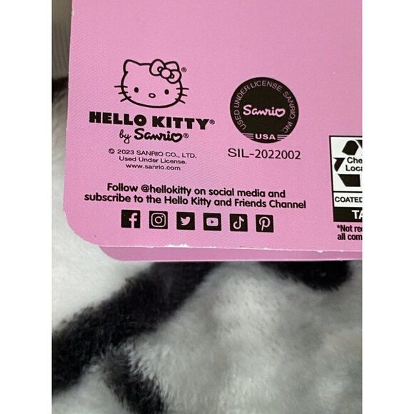 HELLO KITTY Blanket Throw 50"x70" Super Soft Plush Gray Pink White NEW - Picture 9 of 15